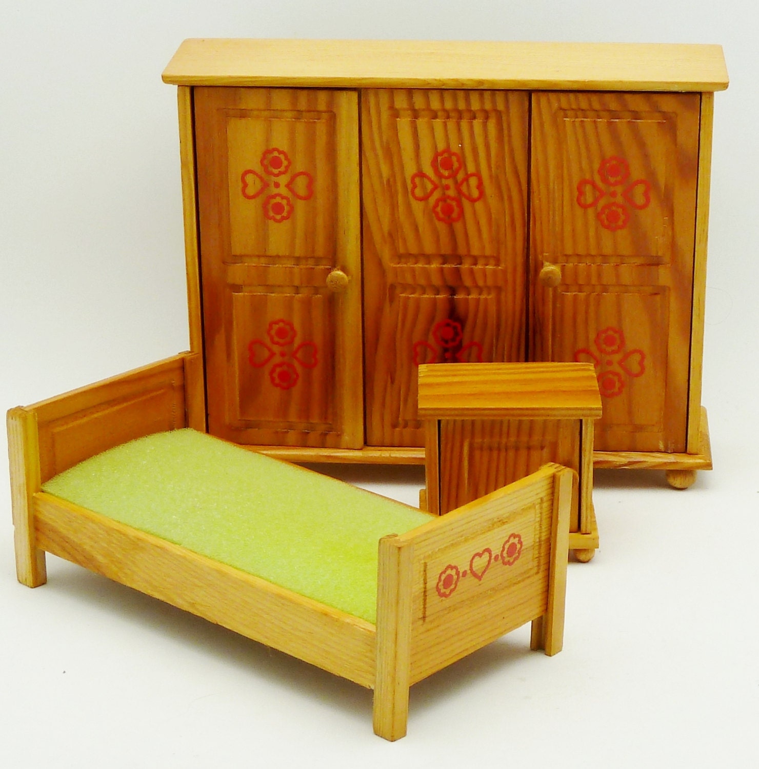 Dollhouse bedroom wardrobe bed nightstand foam 3 pieces miniature scale plus 5 free gift
