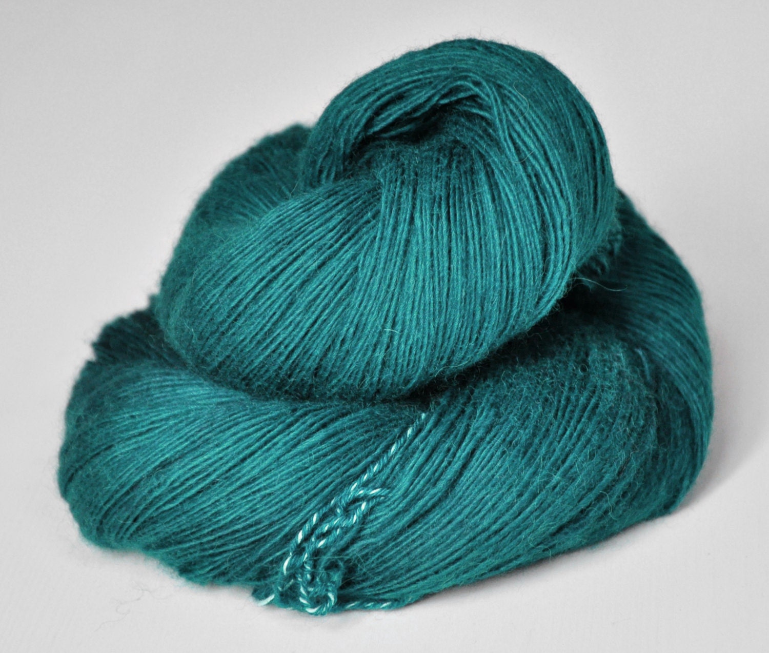 Giant clam closing forever - Merino/BabyCamel yarn fingering weight