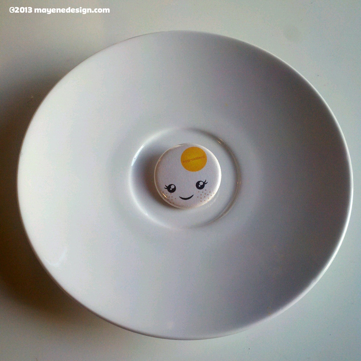 egg-cellent small pin