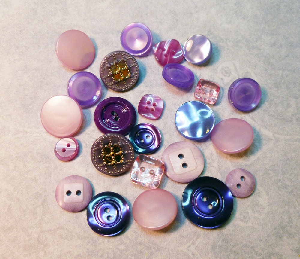 Vintage buttons 24 in lavenders and purples