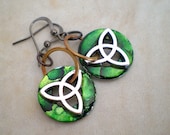 Celtic Earrings: Spring Green - Celtic Knot Jewelry - Celtic Jewelry - Spring Colors - Spring Jewelry - Spring Fashion - Washer Jewelry