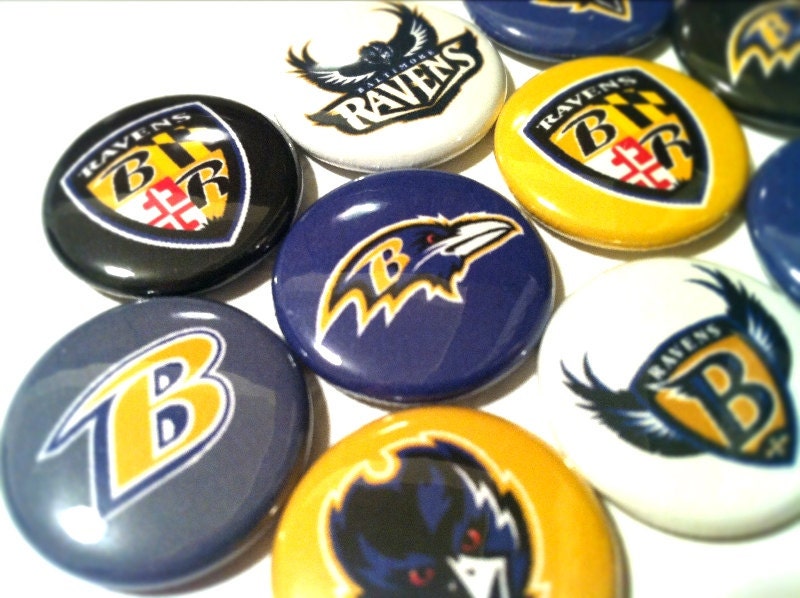 BALTIMORE RAVENS - NFL football pinback buttons - sports team pin set
