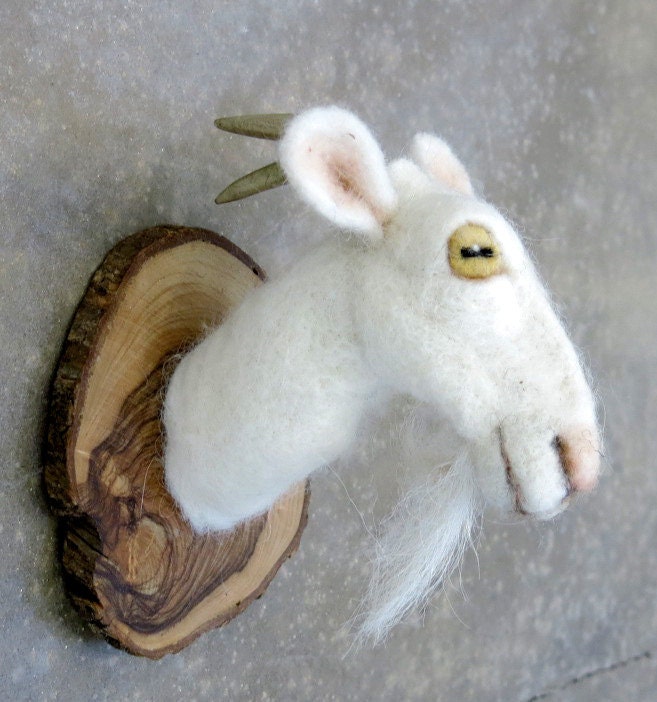 Feltfactory- needlefelted Miniature Goat Torso style fake huntingtrophy/taxidermy