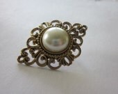 Vintage Lightweight Filigree Lace Faux Gold, Pearl Brooch, Pin, Goldtone, Very Good condition
