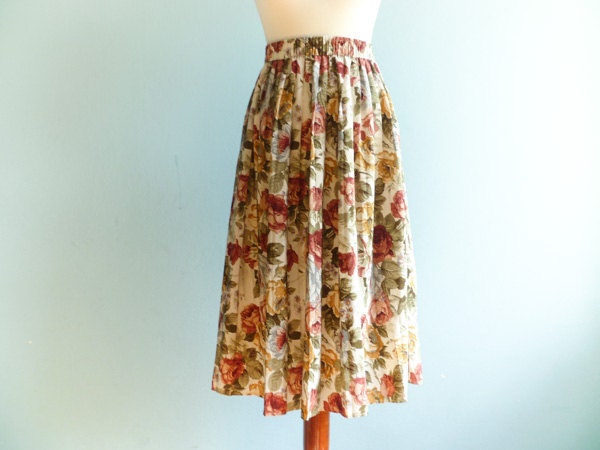 Vintage floral pleated skirt /  beige green red / midi / medium