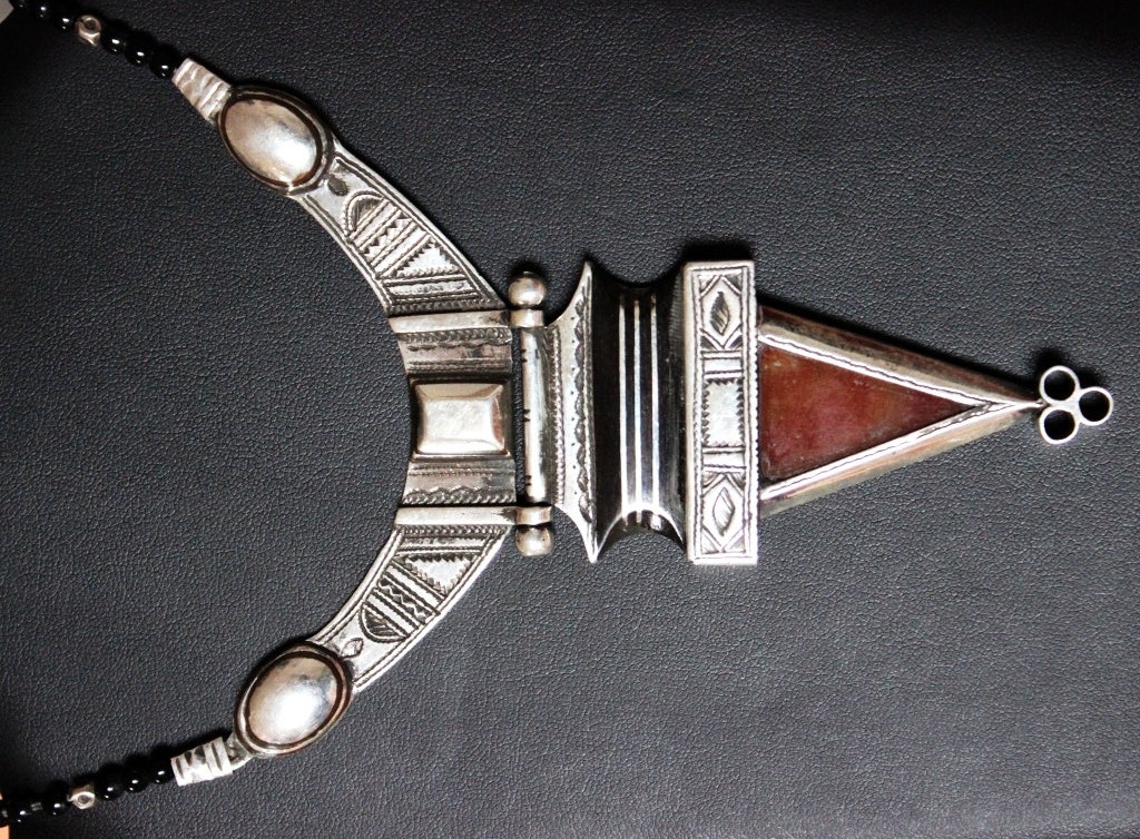 Antique Tuareg Pure Silver Necklace with Agath Telhakimt RARE