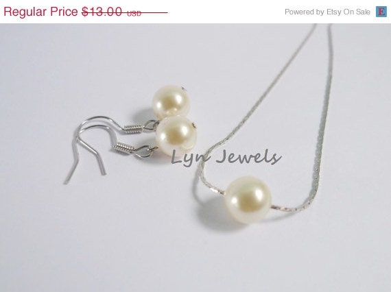 8% OFF Swarovski Pearls Set - Bridesmaids Pearl Jewelry Set - Cream or White Pearls Necklace and Earrings