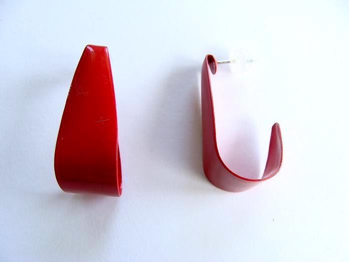 vintage 80s Red Bent Metal Enamel Pierced Earrings New Wave