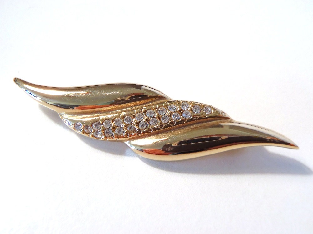 Vintage Gold Tone Rhinestone Brooch Unsigned Pin Leaf Shaped Costume Jewelry Sparkles