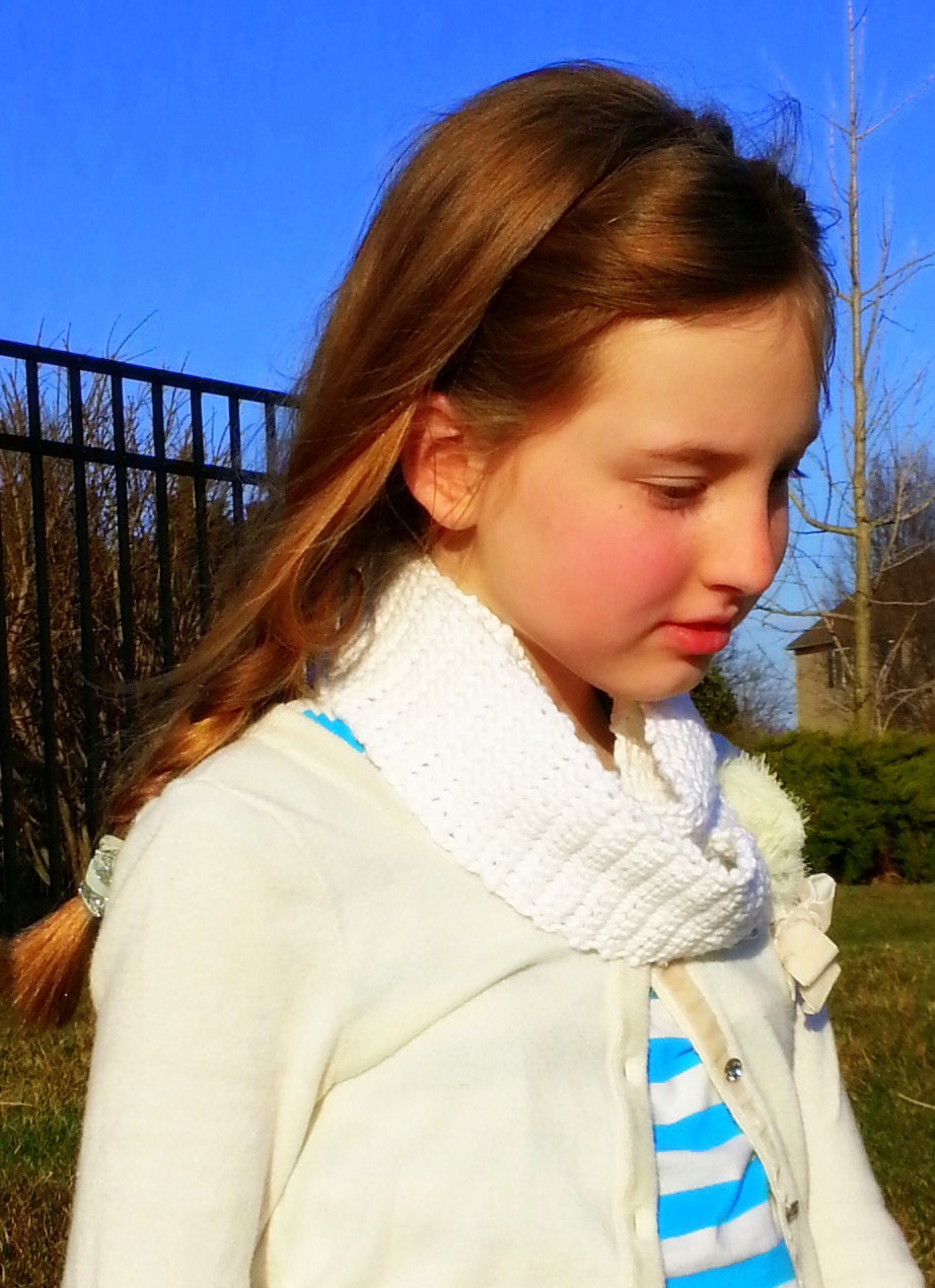 Child - Loop/Infinity/Circle Scarf/Cowl - White