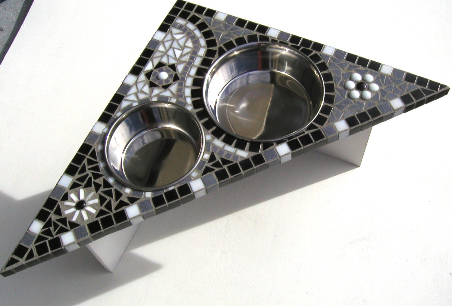 Bloomin Mosaic Diner (medium size), dog bowl holder, elevated dog feeder