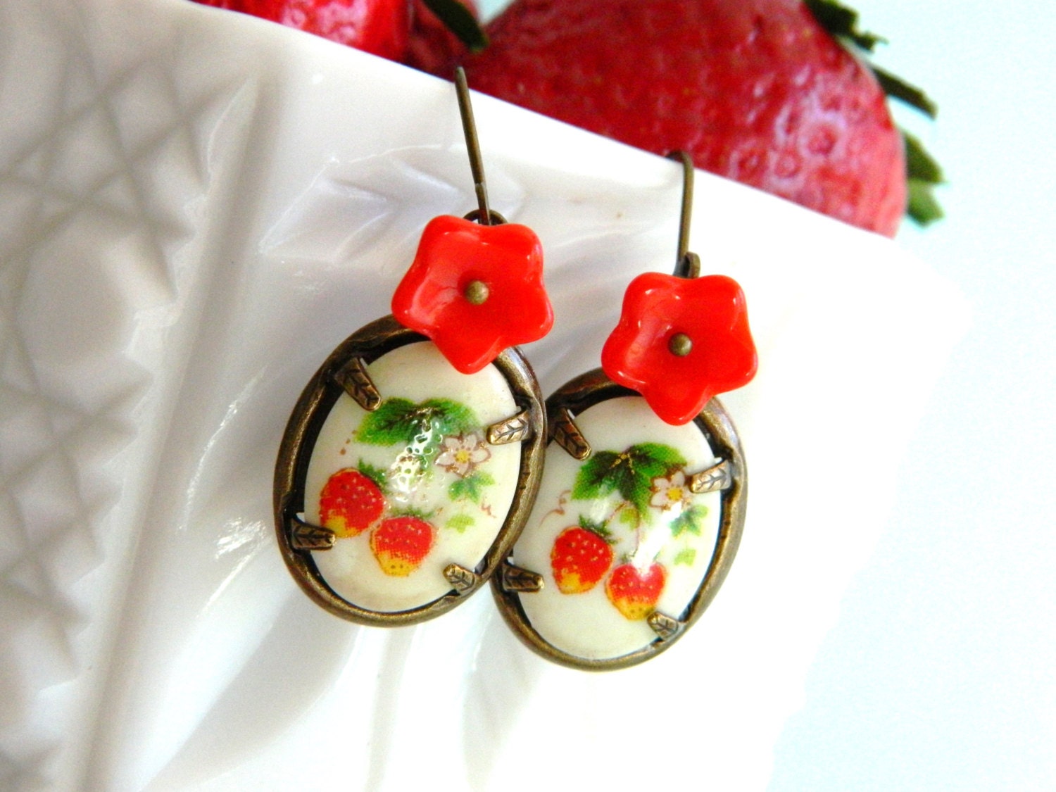 Vintage Strawberry Earrings, Retro Red Earrings, Red Flower Earrings, Fruit Earrings, Strawberries, Summer Earrings, Retro Vintage Jewelry