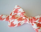Mens Freestyle Bowtie- Pink Houndstooth