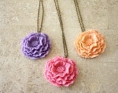 Resin Ruffle-Pleated Flower Cabochon Necklace