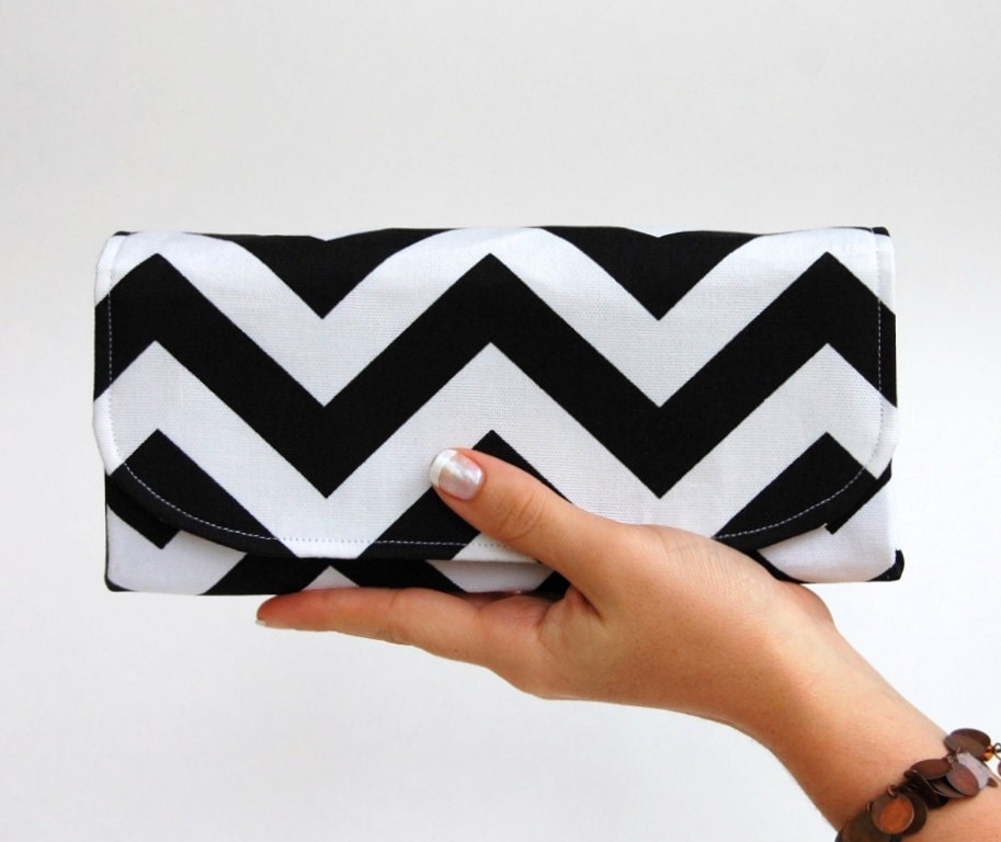 Deluxe Accordion Wallet - IN STOCK - Black and White Chevron with Cranberry - Smartphone Clutch - 12 Credit Card Slots