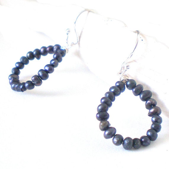 black freshwater pearl earrings