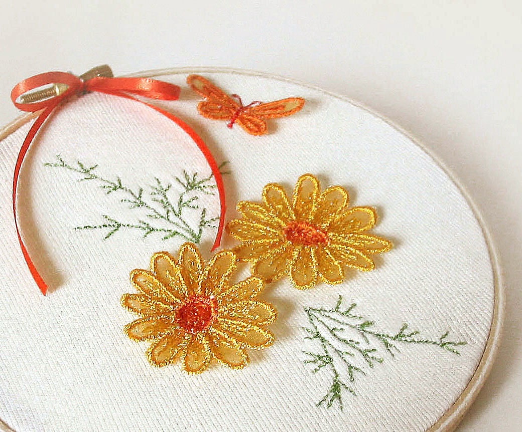 Embroidered  Wall Hanging - SMILING DAISIES