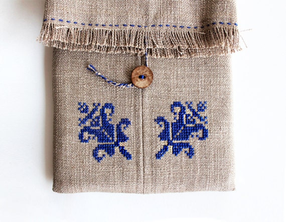iPad sleeve - iPad case - Hand embroidery - Rustic - Blue flowers - Feminine
