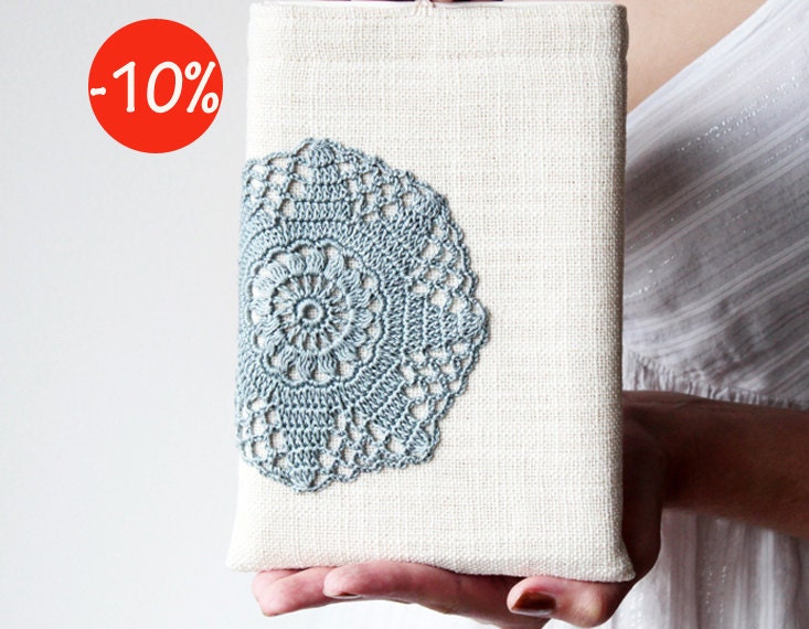 Delicate iPad mini case decorated with crochet lace - Feminine - Rustic - White and grey - iPad fashion