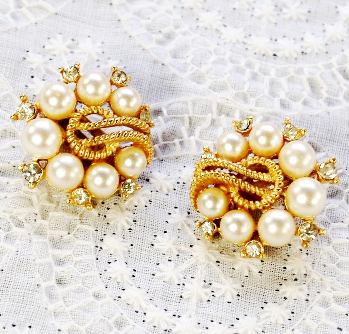 Vintage Cluster Earrings, Imitation Pearls, Rhinestones, Gold Tone, Clip-ons, Designer TRIFARI, 1950s 1960s Mad Men, Wedding Bridal Jewelry