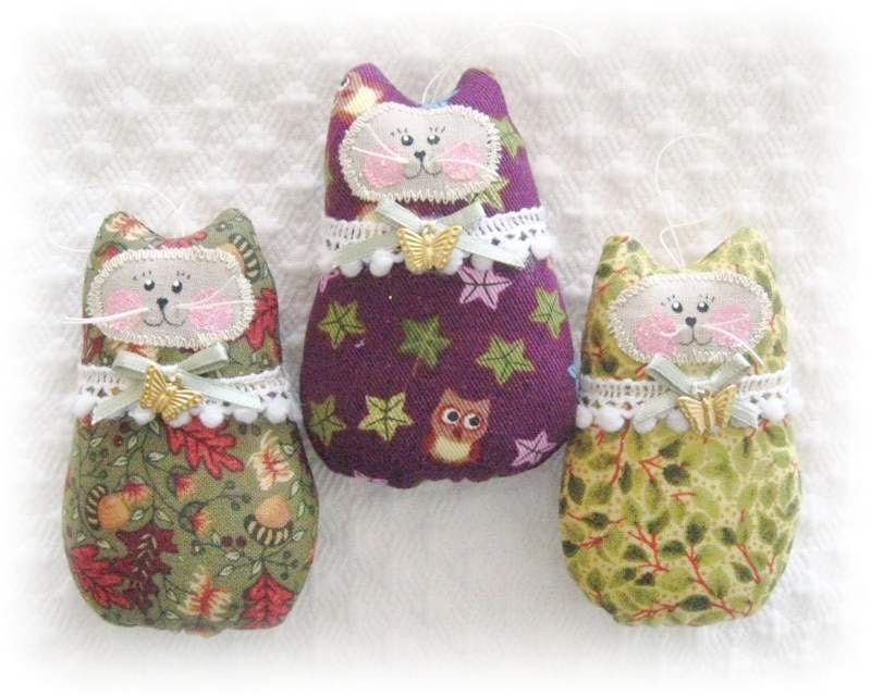 Autumn Cat Ornaments, Set of  3, FALL with BUTTERFLY Charms, Ornies Bowl Fillers, Party Favors Decorations Home Decor CharlotteStyle