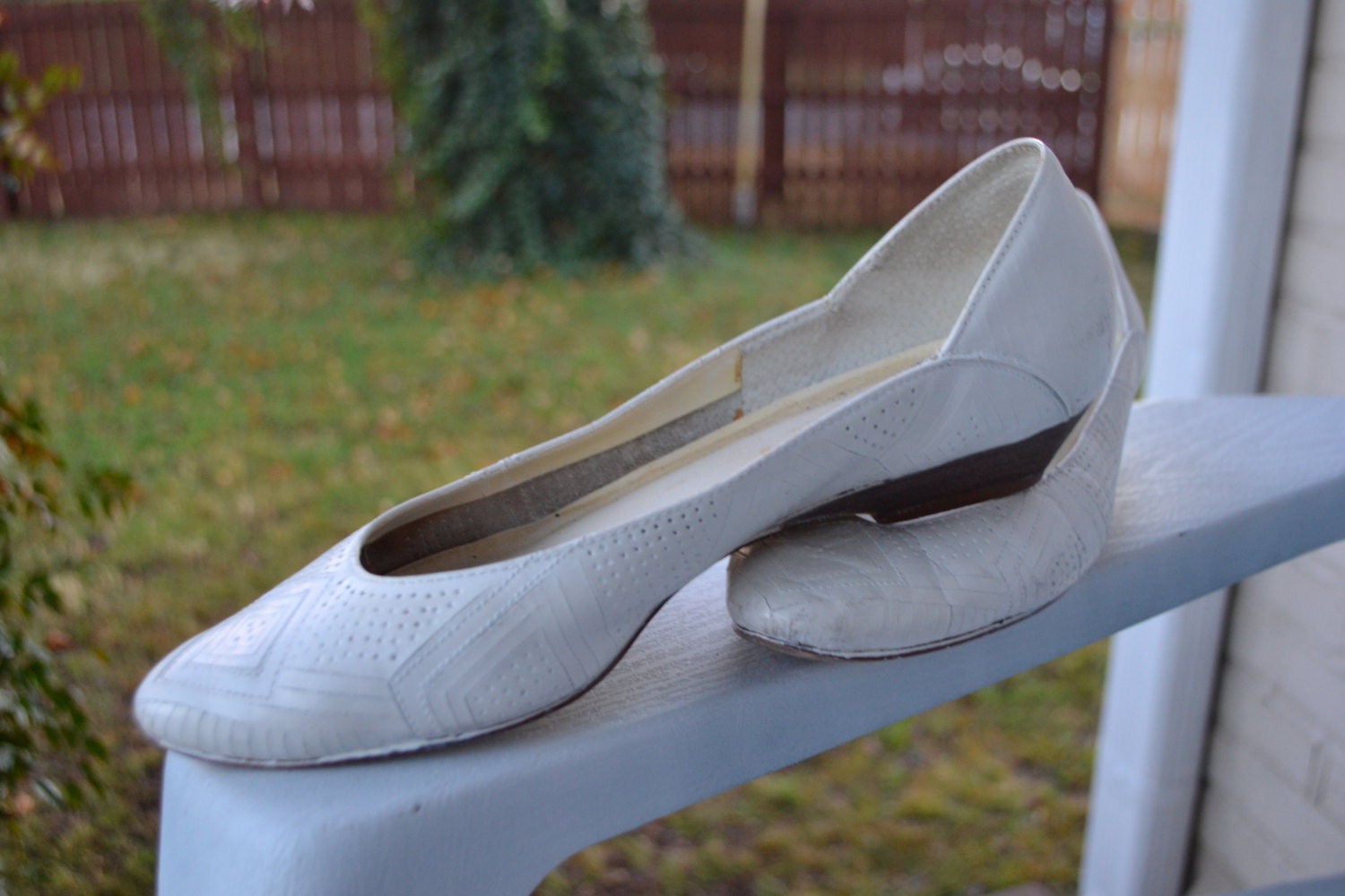 Vintage 80s Stark White Abstract Flats - 7 1/2