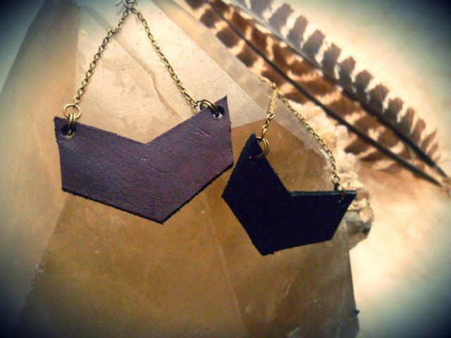 Tyirwyn - geometric chevron leather and brass earrings - burgundy leather earrings