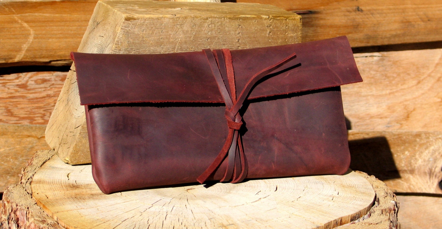 Leather Clutch in Burgundy-