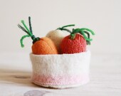 upcycled wool small summer carrots and parsnip (set of 3) - carottes d'été en laine récupéré (kit de 3)