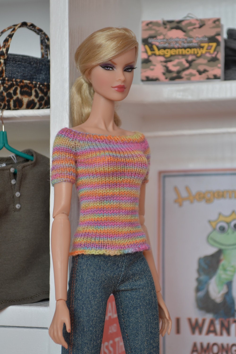 Hand knitted top for Barbie Fashion Royalty FR2 Momoko 27 cm Obitsu size fashion dolls