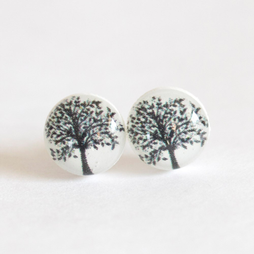 TREE SILHOUETTE - Post earrings - Black & White Polymer Clay Jewelry - Handmade Resin Earrings