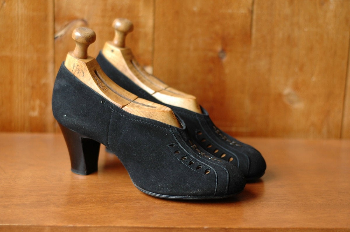 vintage 1930s shoes / 30s black suede art deco oxfords / size 6