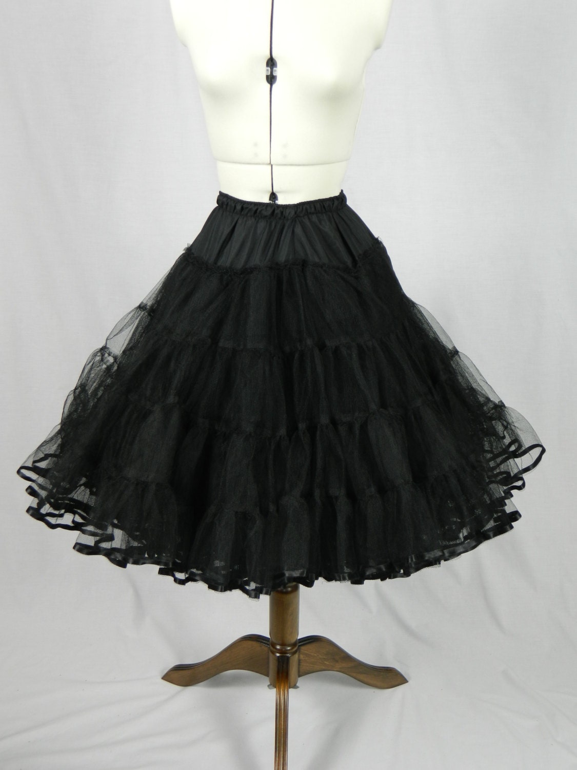 A premium petticoat, perfect for wearing under 50s style dresses and creating that puffed out skirt look