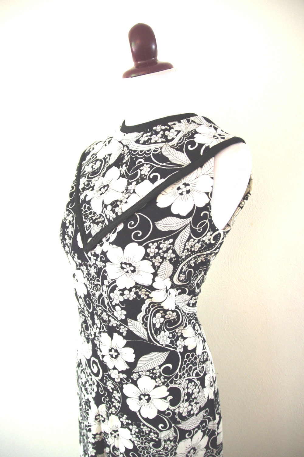 Vintage 1960s Black and White Mod Floral Dress
