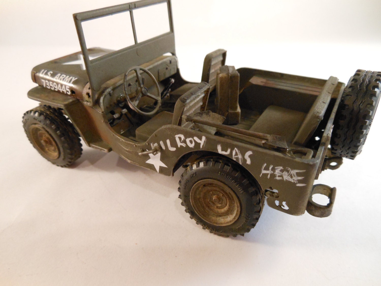 1940s Jeep military 1/24 scale model car in olive
