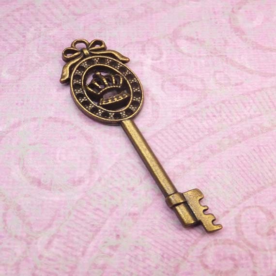 Antique Brass Crown and Bow Key Charm Pendant 58mm ( 1 Piece ) -  Jewelry Findings Supplies - KarPenaEnterprises