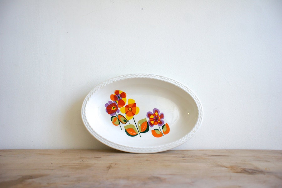 Vintage French Plate // Retro 1970 Flower Design // Serving Platter // Bright Florals // Kitchen Decor // Picnic Summer Colors // Orange red