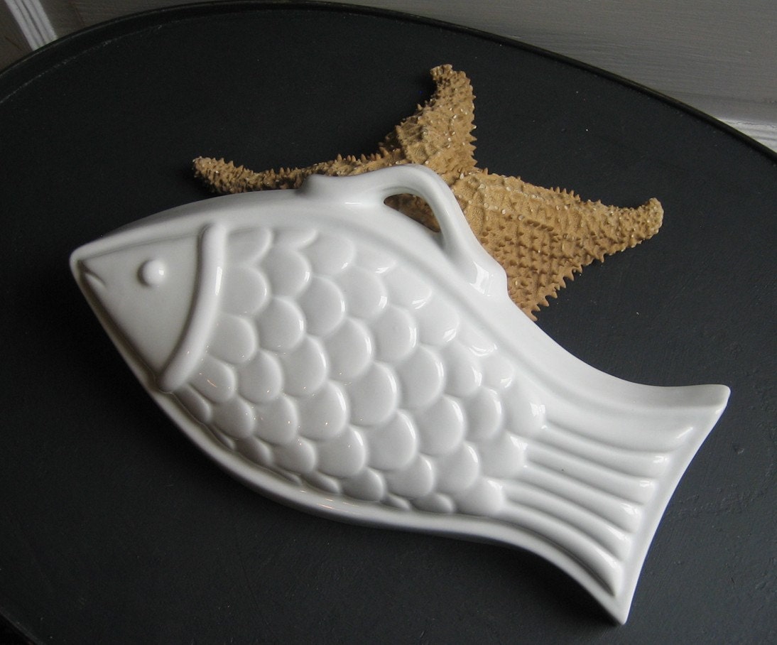White Porcelain Fish Mold Nautical Wall Hanging Home Decor Kitchen