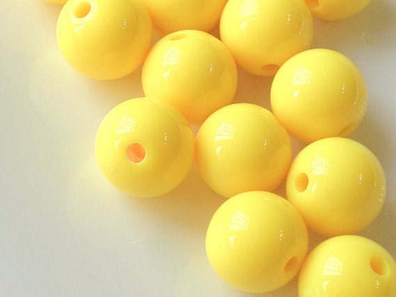 20 Pieces of 12 mm Opaque Yellow Colour Round Shape Candy Acrylic Beads. (.mgu)