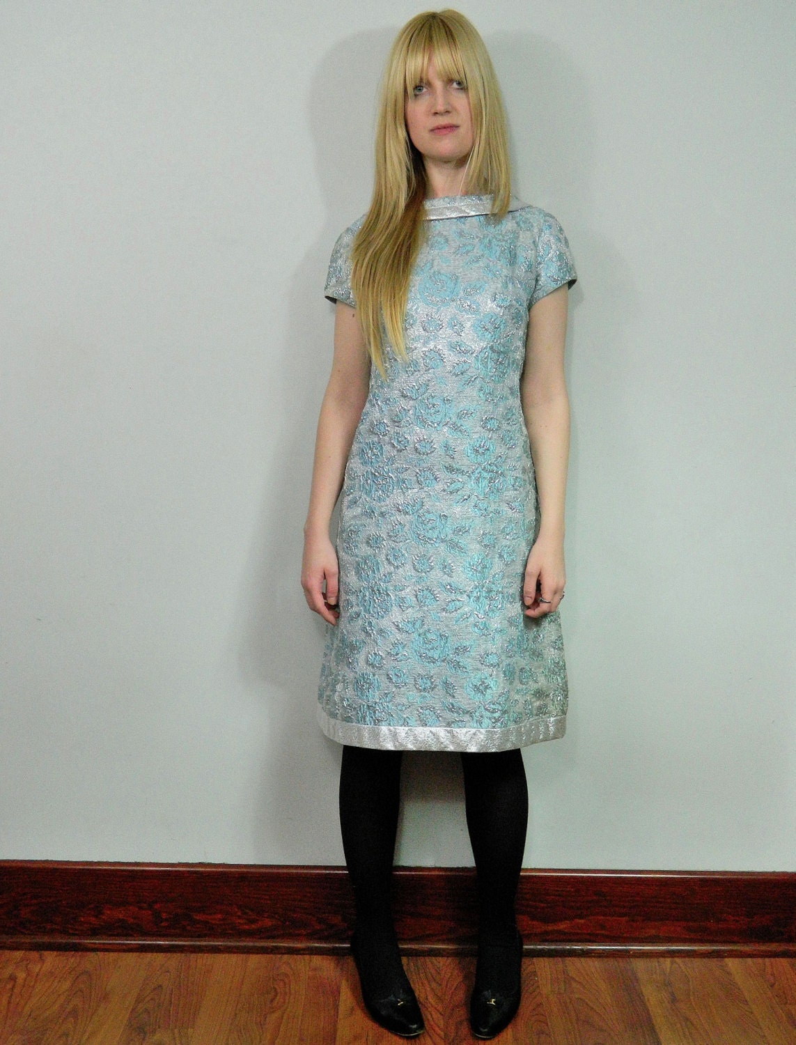 60s dress . madmen mini Cocktail Party sheath . light blue shiny silver . boatneck w back V bow . brocade style  s/m