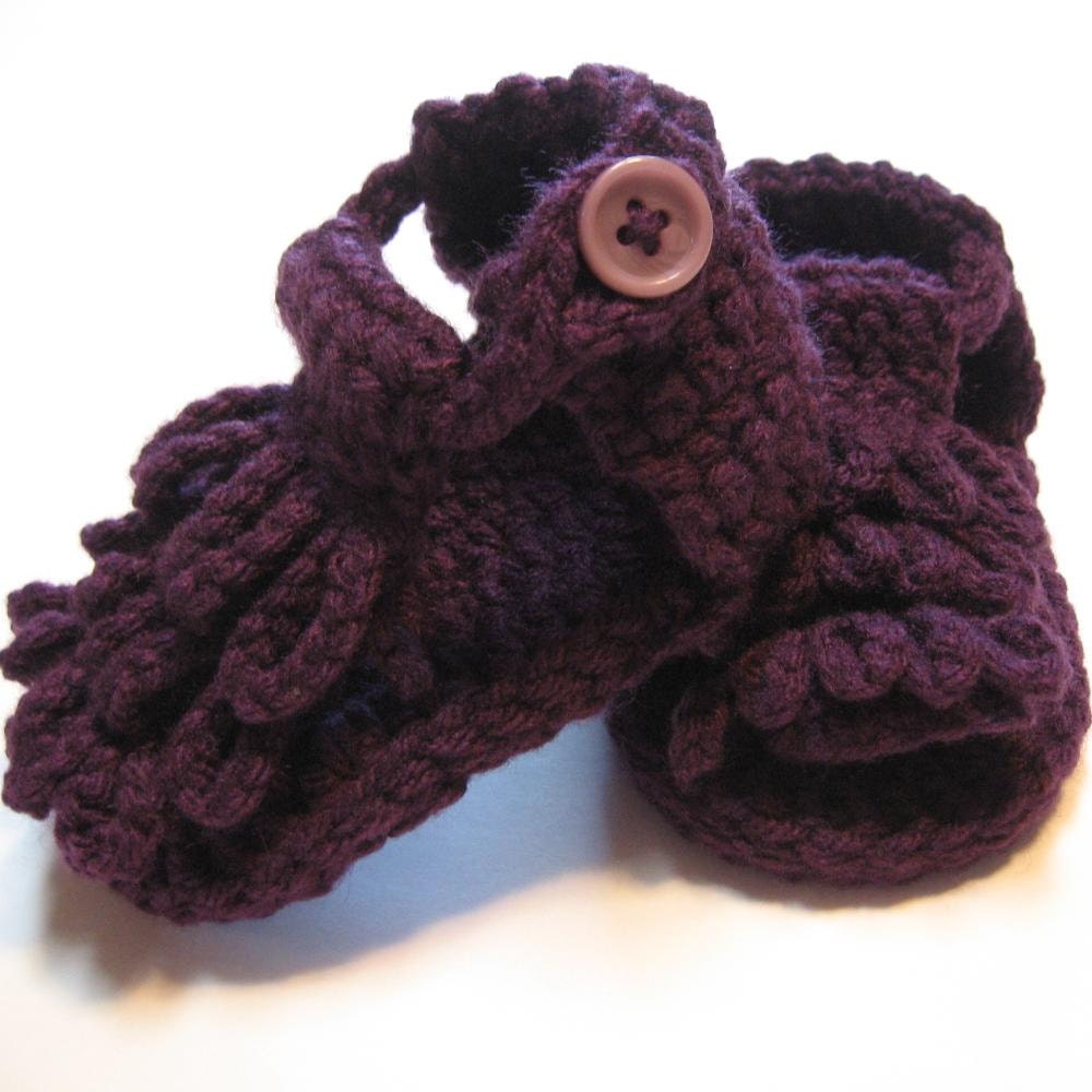 Baby sandals size 0 to 6 months.  Crochet in Violet.  READY TO SHIP.  Summer sandals for baby boy or baby girl.
