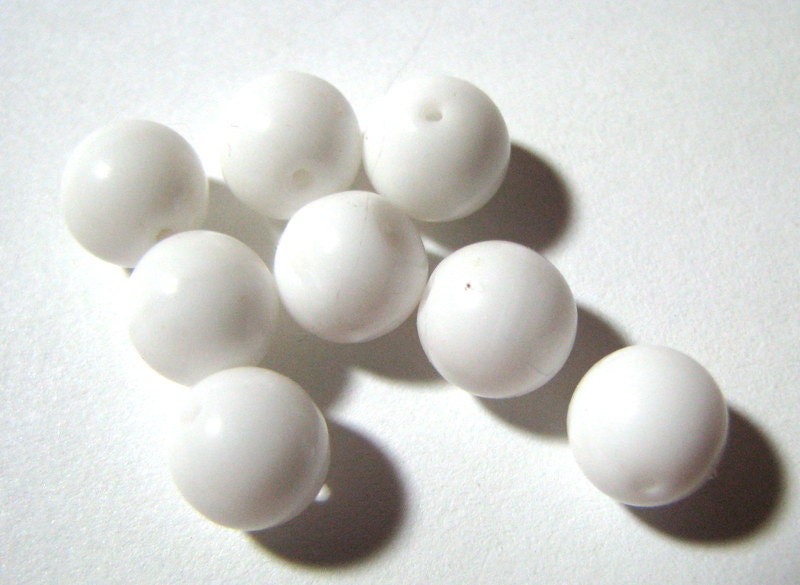 Druk Glass White bead destash