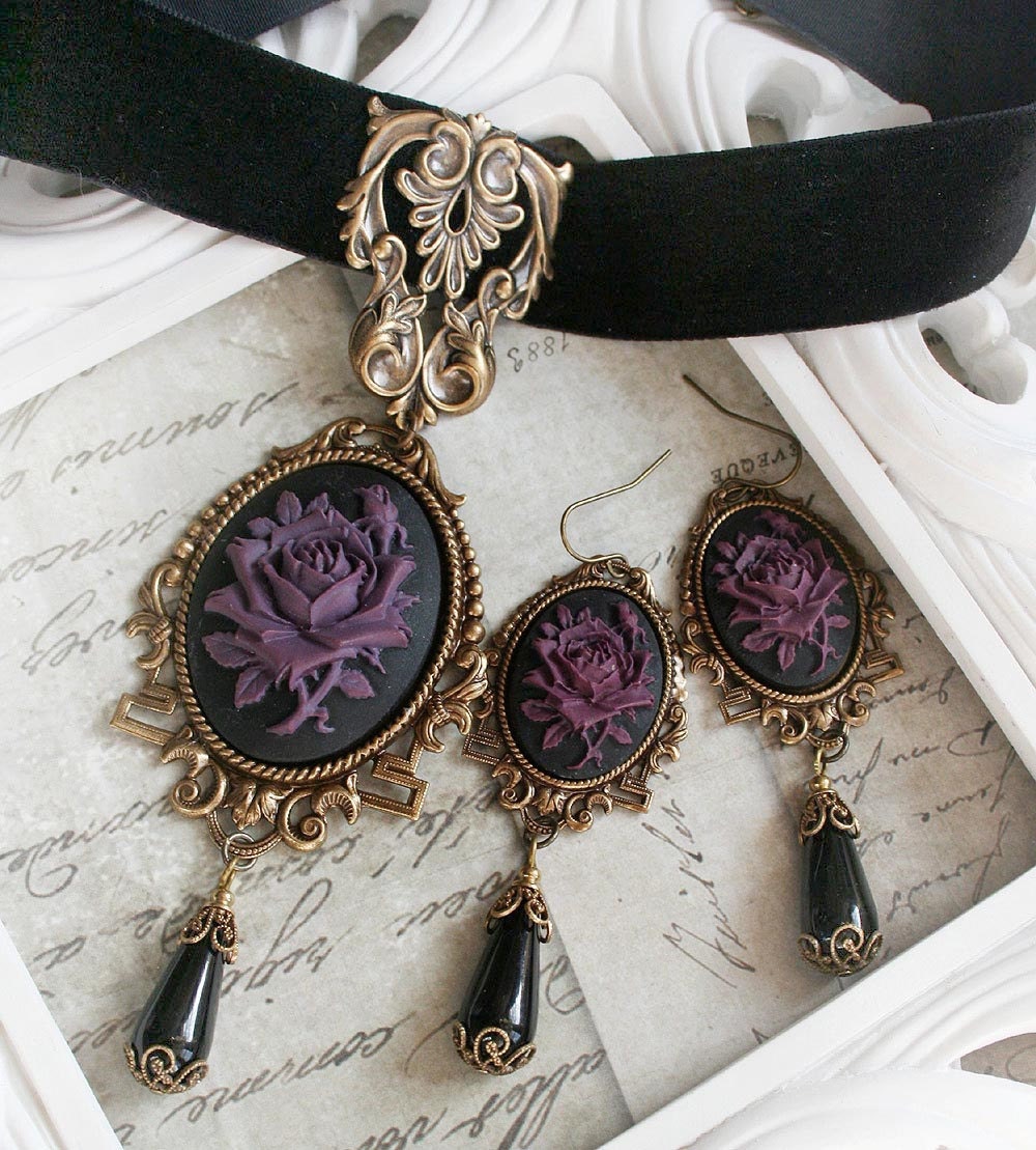 OPHELIA'S ROSES medieval Victorian velvet cameo choker set with matching cameo earrings, free gift boxing