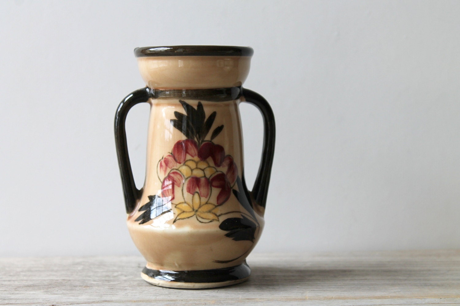 Vintage Japanese folk flower vase / home decor / rustic / country home / Asian / beige / red / green / hand painted