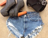CLASSIC Vintage LEVIS High Waisted Denim Cut-Off Shorts M