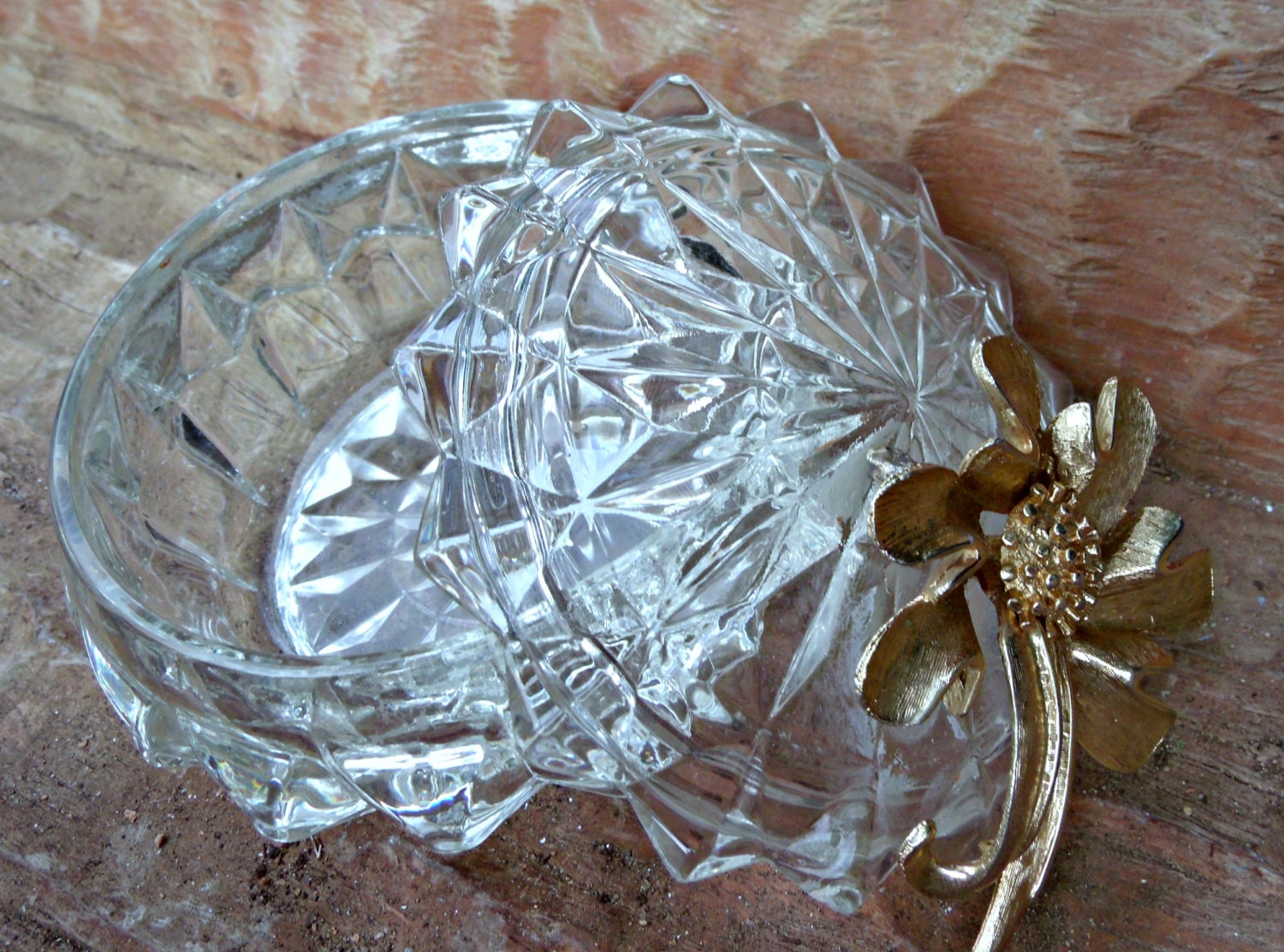 Glass Jewelry Holder with Vintage Broach Pin. Vintage Gold Broach. Glass Dish. Jewelry Display and Storage.
