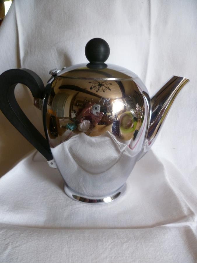 Alfra, Alessi, Bombe teapot. Circa 1940's - 1950's