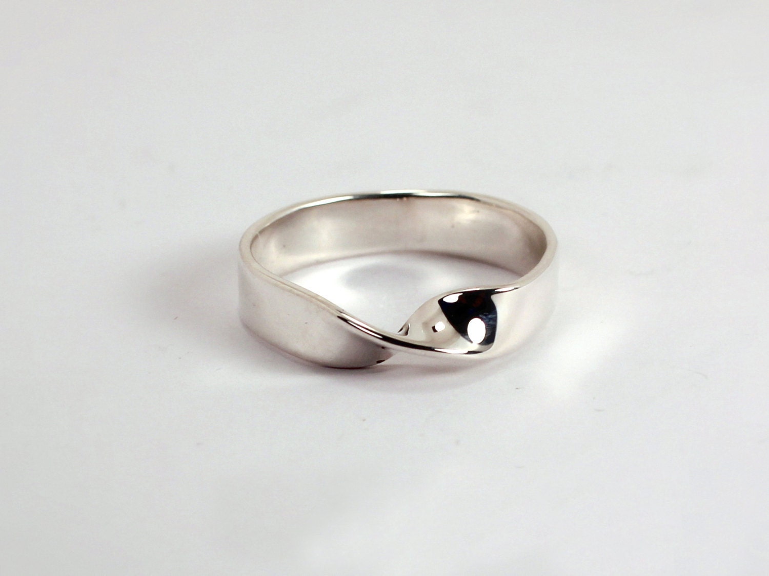 MADE TO ORDER - Mobius Ring - Sterling Silver