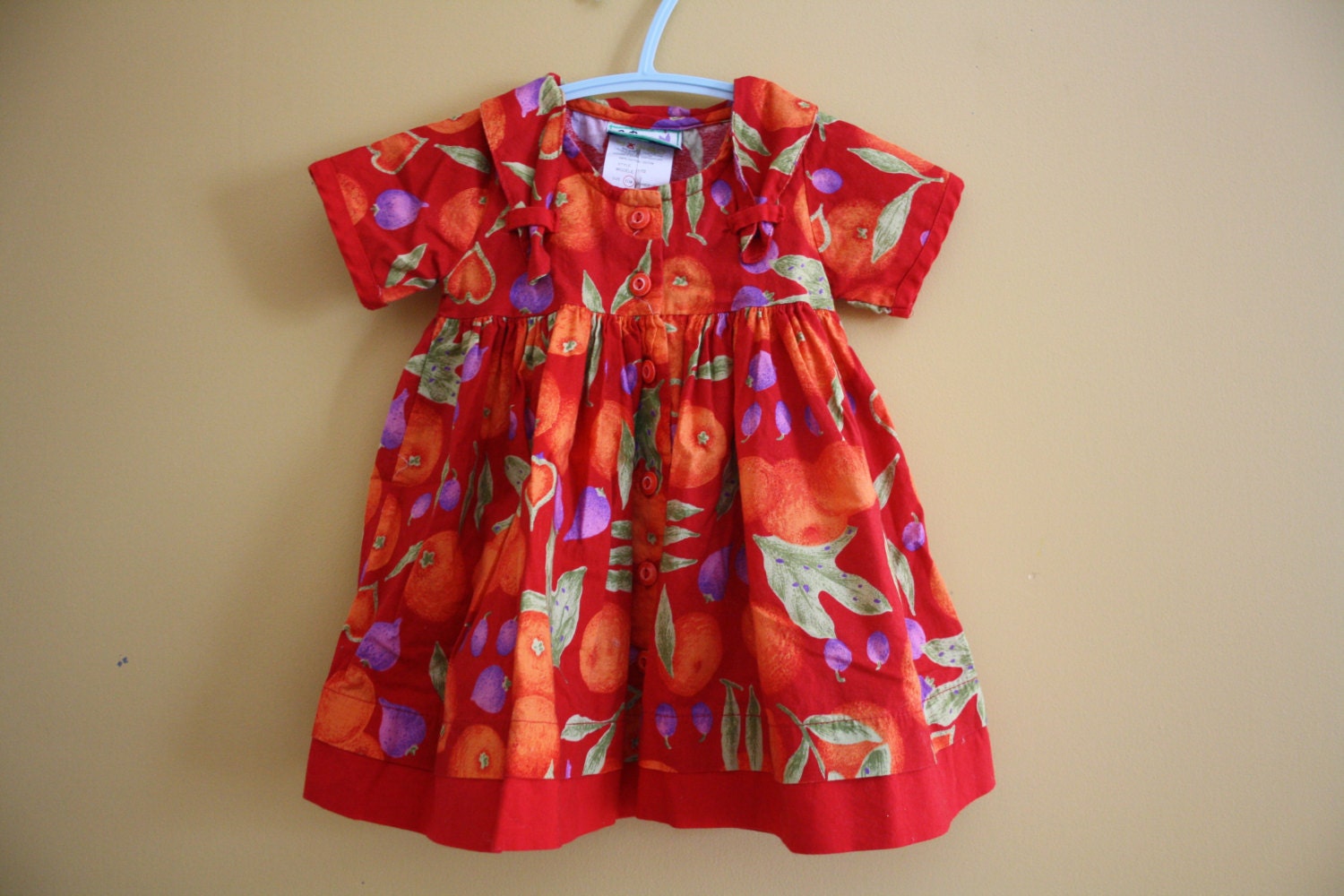 Vintage tropical dress / red and orange fruit harvest / baby girl 0 to 12 months