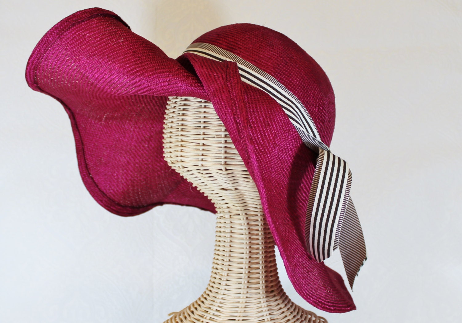 Paloma Floppy in Raspberry